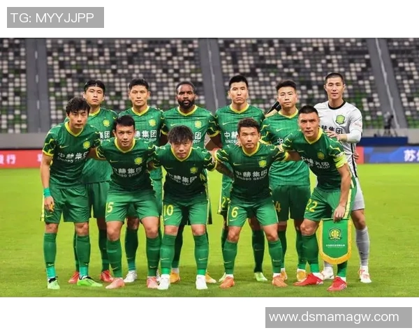 明日之战足球明星阵容揭晓引发球迷热议与期待