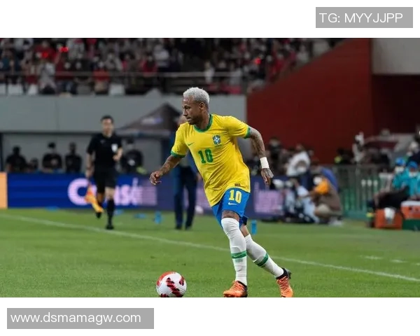 现役足球明星风采展示与精彩瞬间回顾